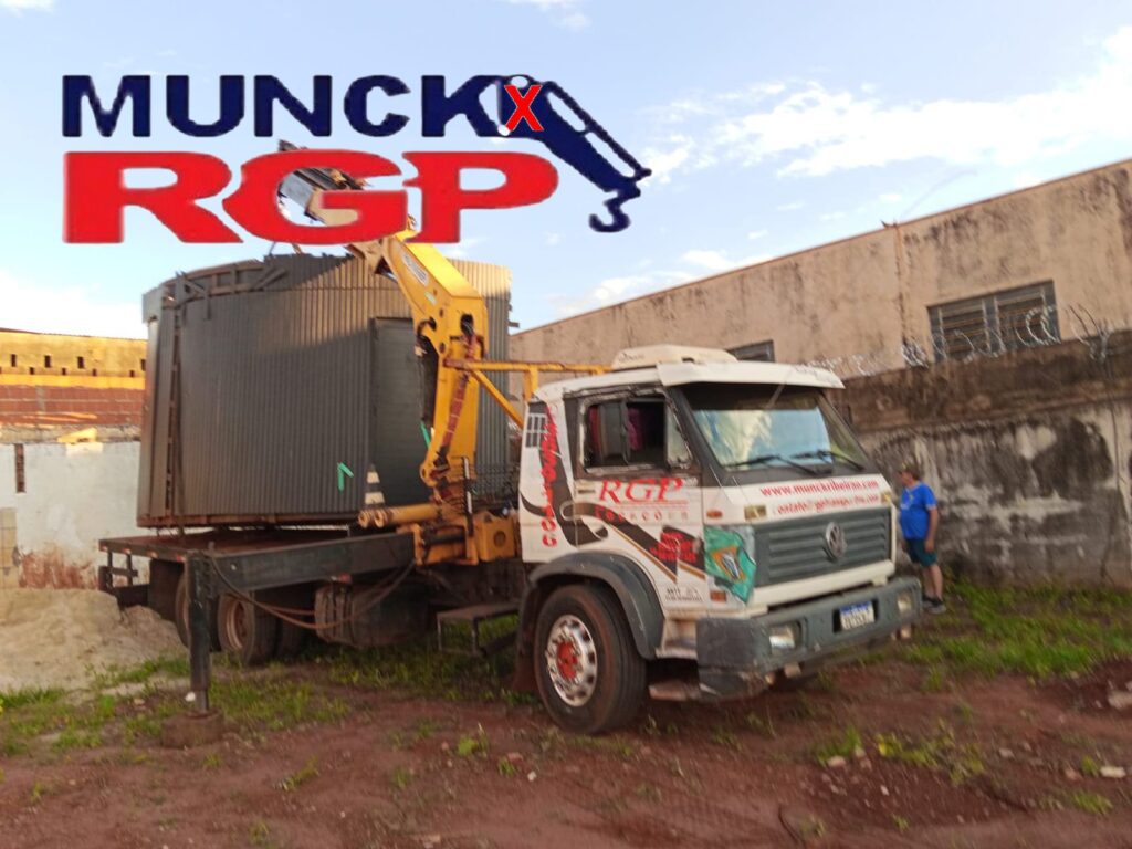 Munck X para indústrias que precisam realizar içamento, remoção e transporte de equipamentos pesados com máxima precisão